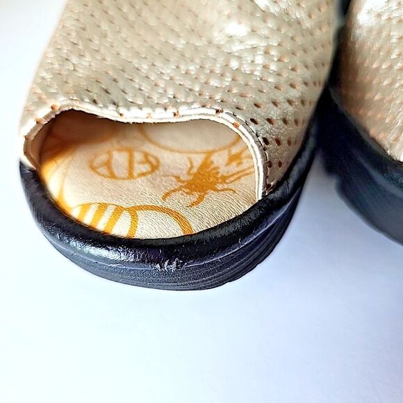 Fly London Peep Toe Shoes Womens EU 38 US 7.5 - 8 Wedge Gold Perforated Black - Picture 11 of 13